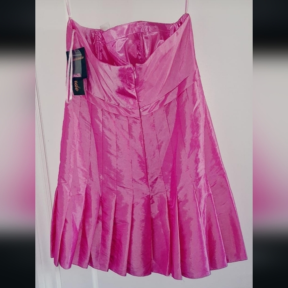 Barbiecore Vintage Chic Fuchsia Mini Dress with Embellished Detail - Picture 7 of 7